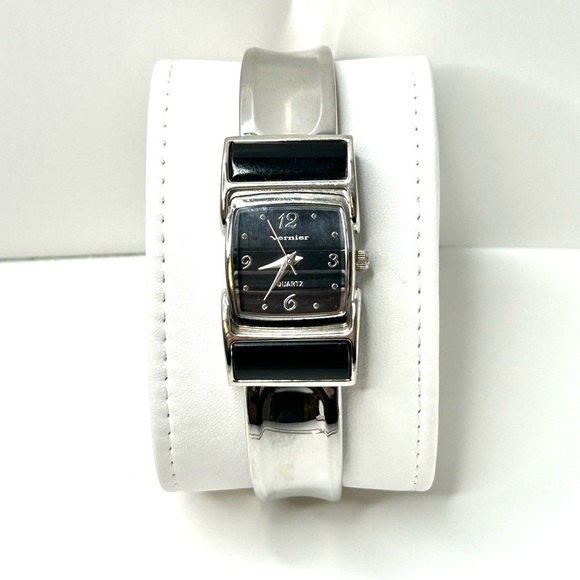 Vernier Quartz Working Watch Clamper Bangle Style - Picture 13 of 13
